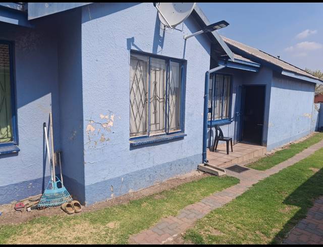 3 BEDROOM FREEHOLD FOR SALE IN BIRCH ACRES